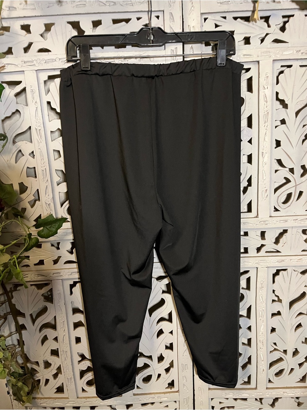 FASHIONABLE BLACK SKINNY & STRETCHY WITH DECO BUTTONS CAPRI PANTS LEGGINGS - Picture 5 of 7